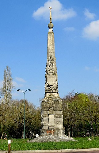 La Pyramide du Bois de Vincennes