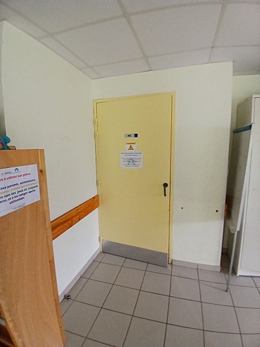 Toilettes publiques  - La Morte - Salle Hors sac