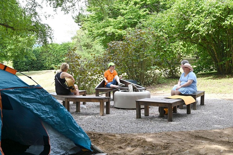 Aire de bivouac - centre Théodore Monod à Erckartswiller