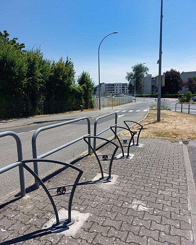 90 emplacements vélo Cité Scolaire Internationale de Ferney-Voltaire