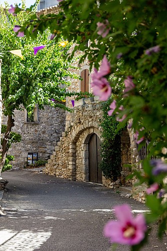 Aiguèze, village classé "Plus Beau Village de France"