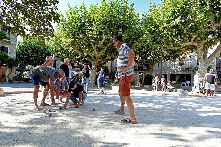 Aiguèze, village classé "Plus Beau Village de France"