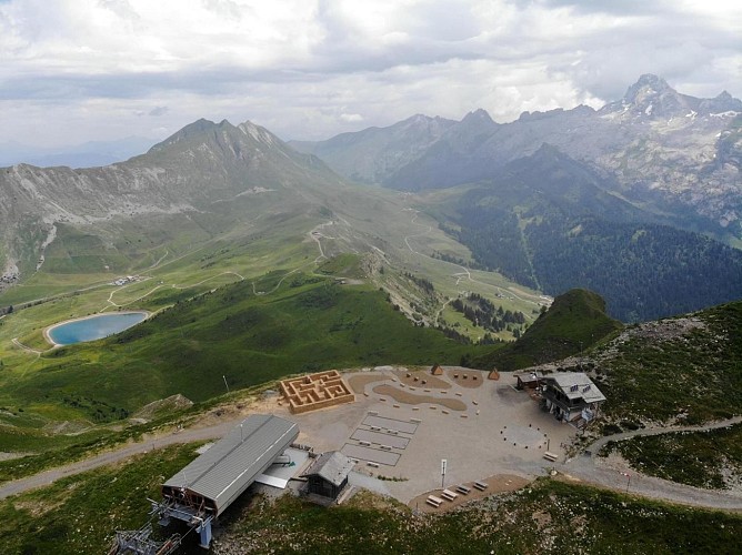 Pétanque : terrain au sommet du mont Lachat