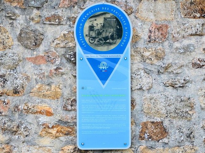 Plaque patrimoniale de l'ancien atelier de Léon Laspougeas - St-Priest-Ligoure