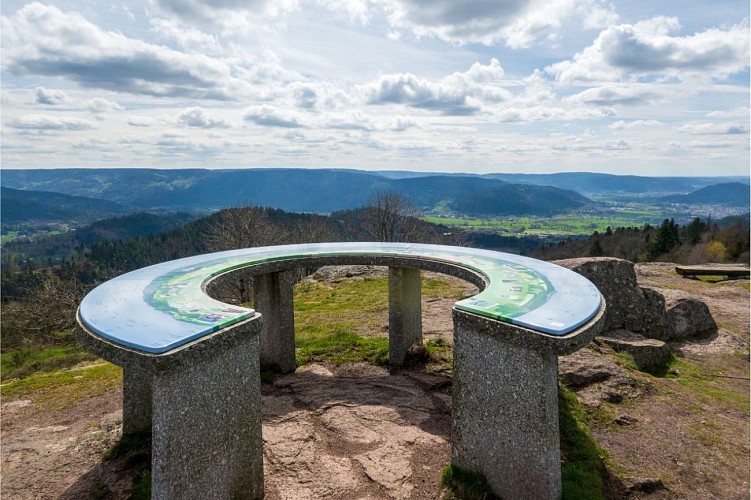 Point de vue :Table d'orientation du Haut-du-tôt