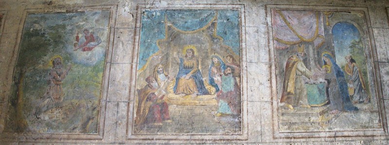 Fresques des mystères joyeux et douloureux. Avec de droites à gauche, la présentation de Jésus au temple, Jésus parmi les docteurs de l'église et l'agonie de Jésus au jardin des oliviers (mystère douloureux)