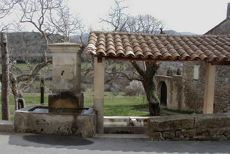 Fontaine lavoir de Buoux