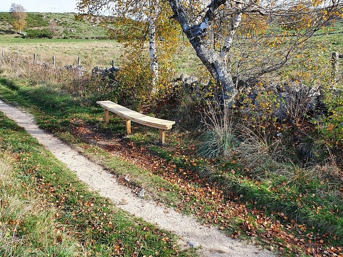 Petit banc, mobilier rural de repos