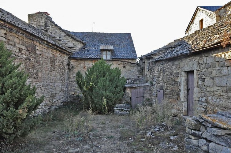 Une maison à Rougès-Parets