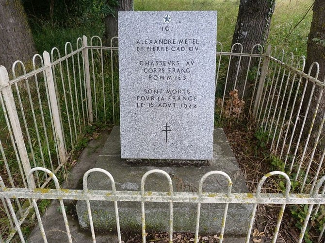 Stèle P. Cadiou et A. Metel à Bellegarde