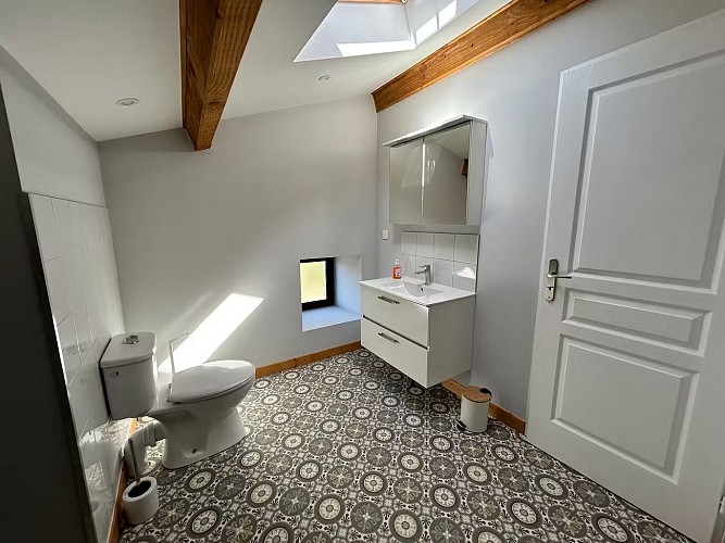 argentonnay-gite-le-pommier-le-verger-d-auzay-salle-de-bain1