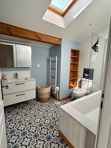 argentonnay-gite-le-pommier-le-verger-d-auzay-salle-de-bain3