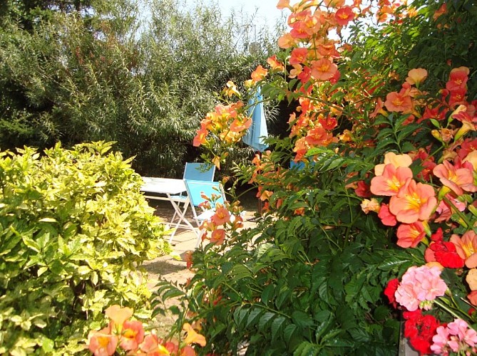 MEUBLÉ LAMY FRANÇOISE