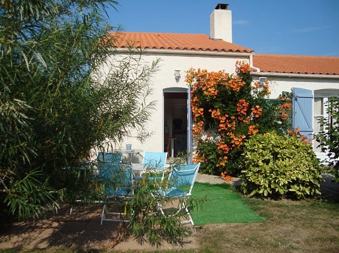 MEUBLÉ LAMY FRANÇOISE