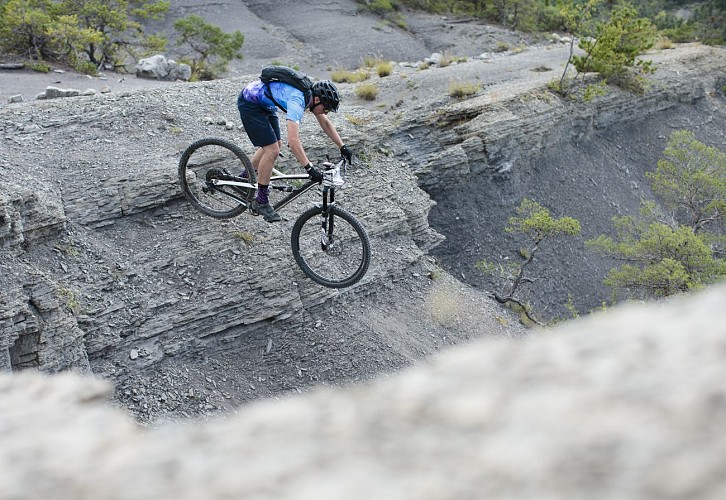 Begleiteter Mountainbike-Kurs: Bezwingen Sie die Legende der „Terres Noires“