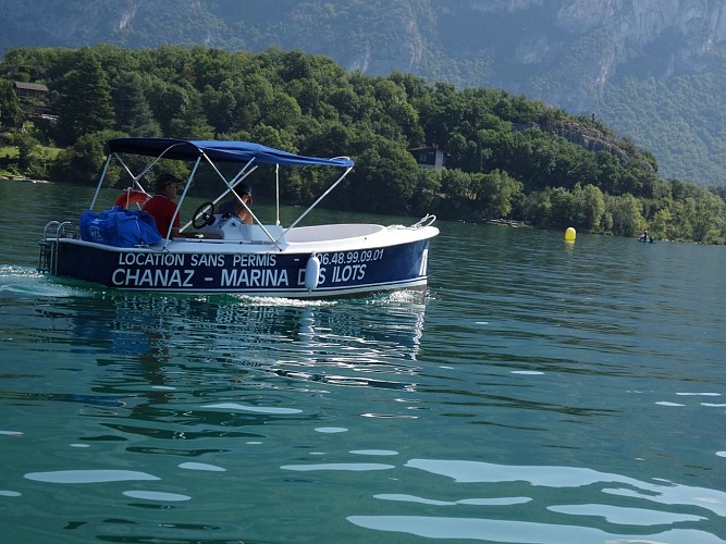 Boat Rentals without a Licence - Bateau Bleu du Canal