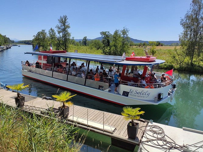 Solar powered boat cruises : le Solely