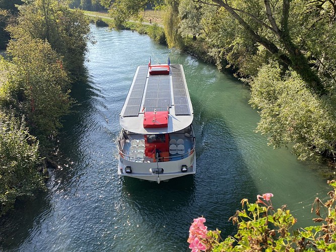 Solar powered boat cruises : le Solely