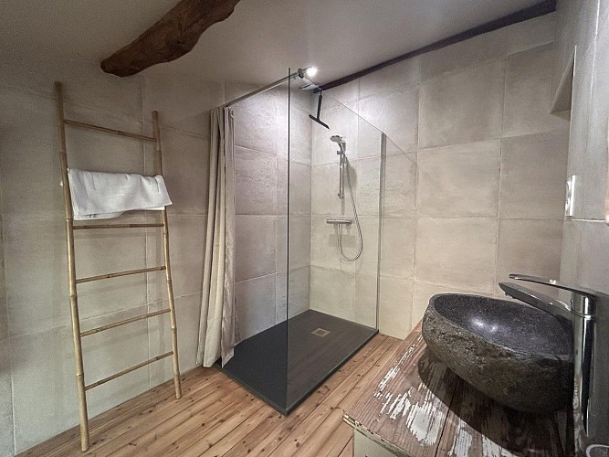 la-chapelle-largeau-gite-moulin-charbonneau-salle-de-bain