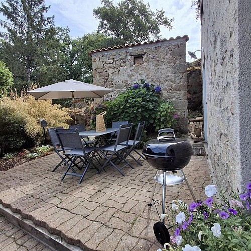 la-chapelle-largeau-gite-moulin-charbonneau-terrasse