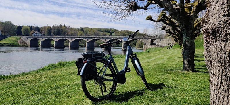 Location vélo électrique, Saint-Junien - Découvert de Saint-Victurnien
