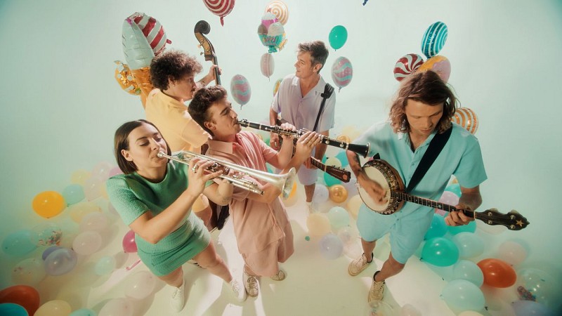 "Mama Shakers"