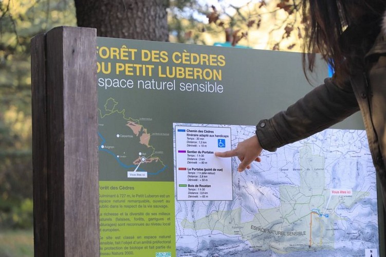 Panneau d'accueil de l'ENS de la Forêt des Cèdres du Petit Luberon