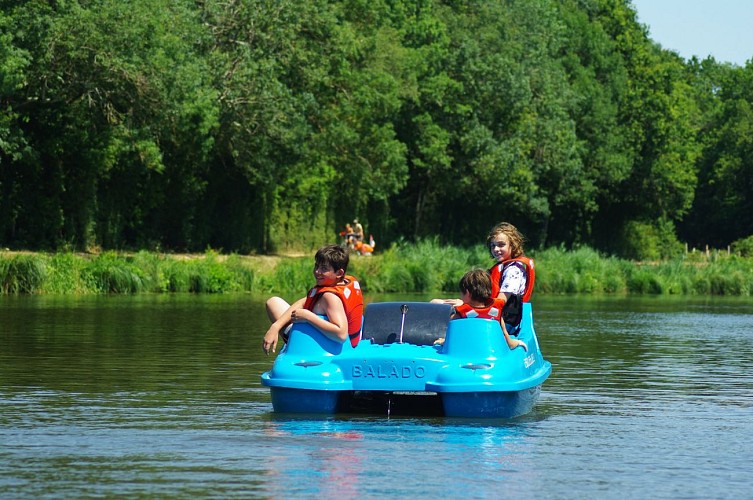 Location de pédalo sur le Canal