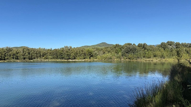 Aire de pique-nique du lac Joël Siguret aux Mées