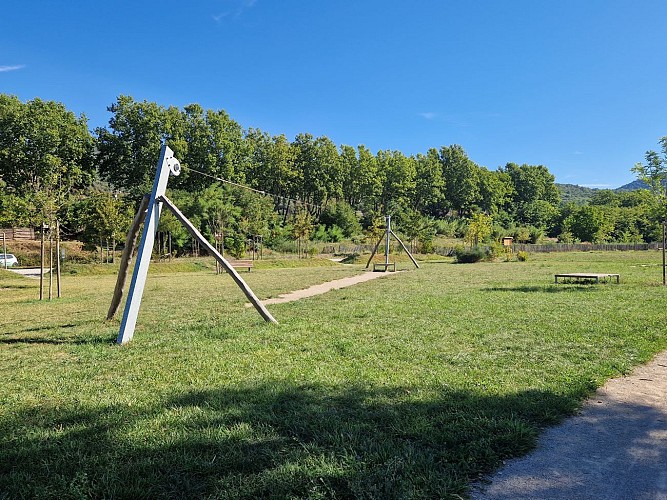 Aire de jeux de l'espace multiactivités à Malijai