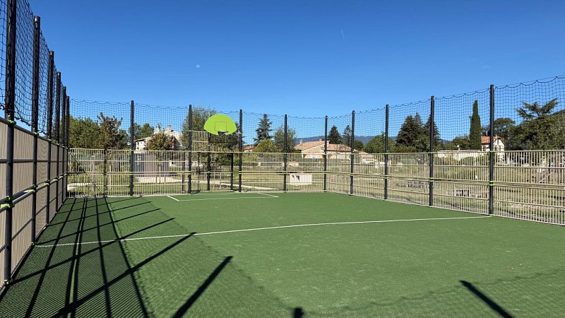 Aire de jeux de l'espace multiactivités à Malijai