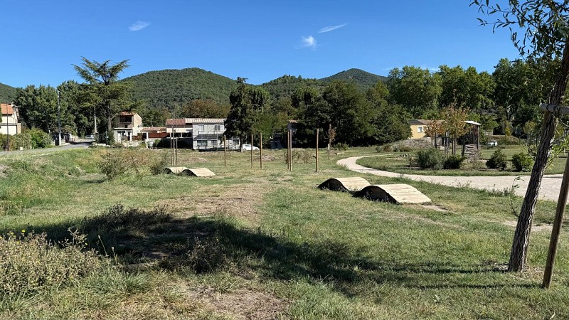 Aire de jeux de l'espace multiactivités à Malijai