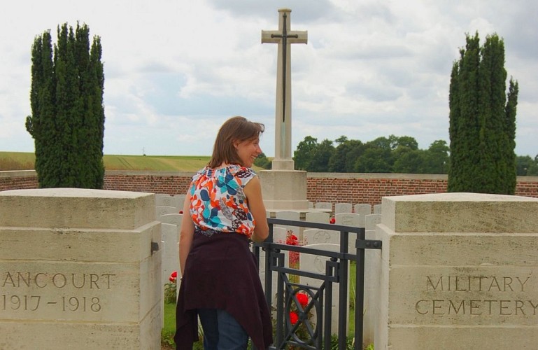 La chapelle du Souvenir Français et les cimetières militaires de Rancourt