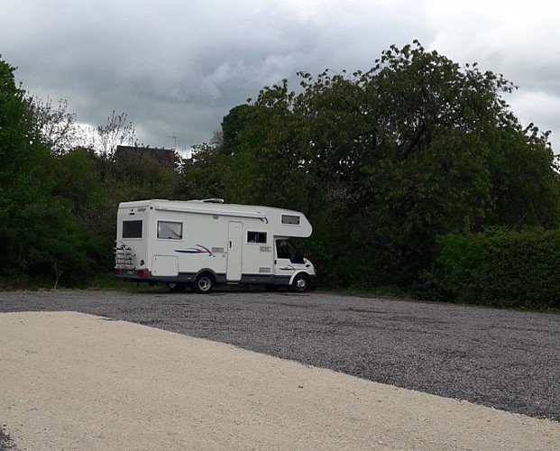 Beaulieu sur Loire- gaec des doucets-stationnement camping car