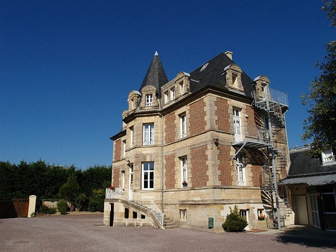 uncmt-la-petite-falaise-chateau