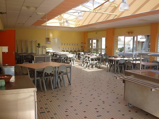 uncmt-la-petite-falaise-salle-de-restauration