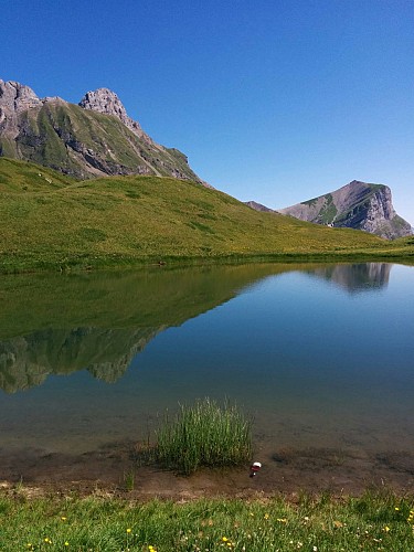 Hiking Trail: La Gouille des Fours Lake (2030 m)