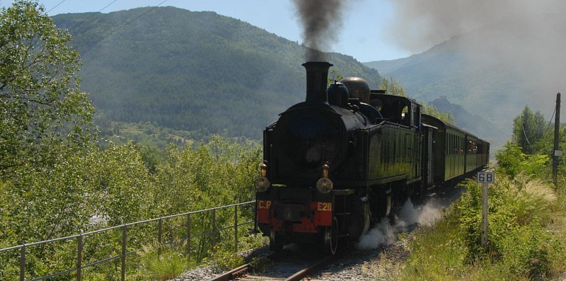 Billete de tren des Pignes (tren a vapor) – Trayecto ida/vuelta con salida de Puget Théniers (a 1:15 de Niza)