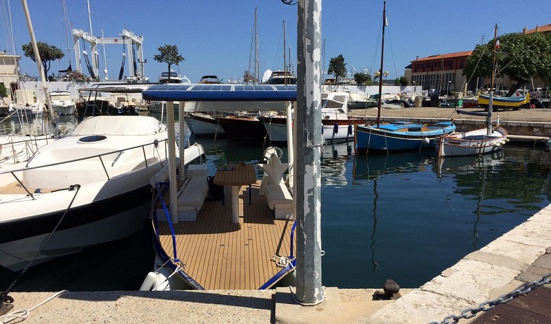 Location d'un bateau solaire entre Nice et Monaco (1h)