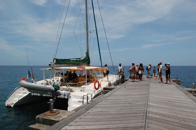 Journée en catamaran sur la côte nord caraïbe de la Martinique - Au départ des Trois-Îlets