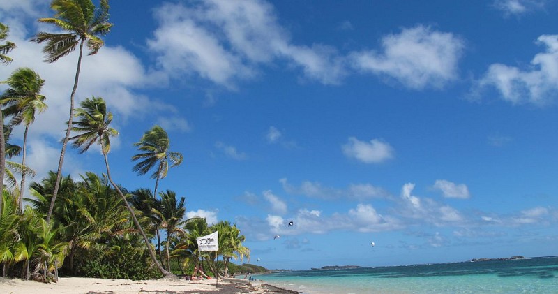 Journée détente en kayak de mer sur la côte sud caraïbe de la Martinique - A Sainte-Anne