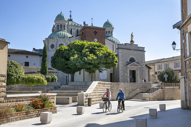 Town of Ars-sur-Formans, sanctuary town