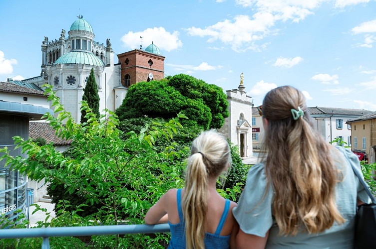 Town of Ars-sur-Formans, sanctuary town