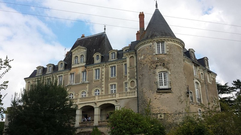 Sautré :  son écluse, son moulin et son château