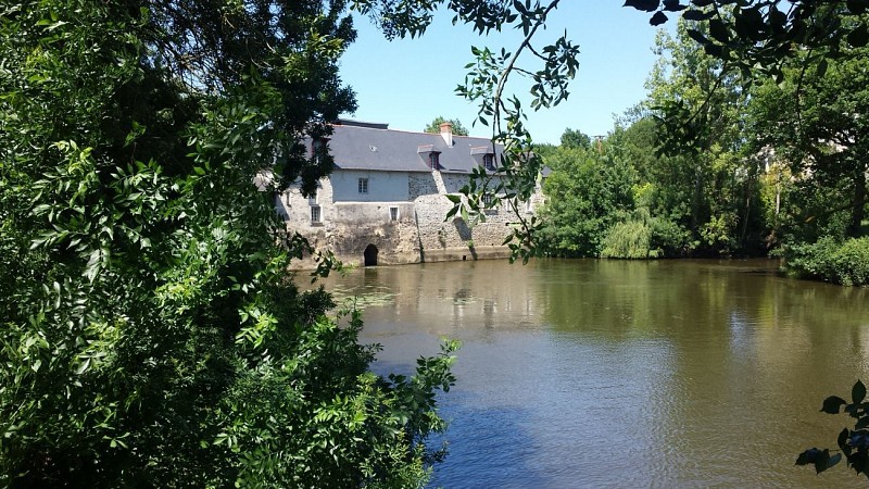 Sautré :  son écluse, son moulin et son château