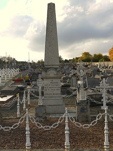 Le carré des inondés au cimetière de Mamers