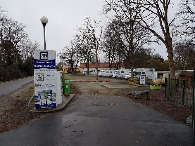 Camping Car Park Le Thar Cor