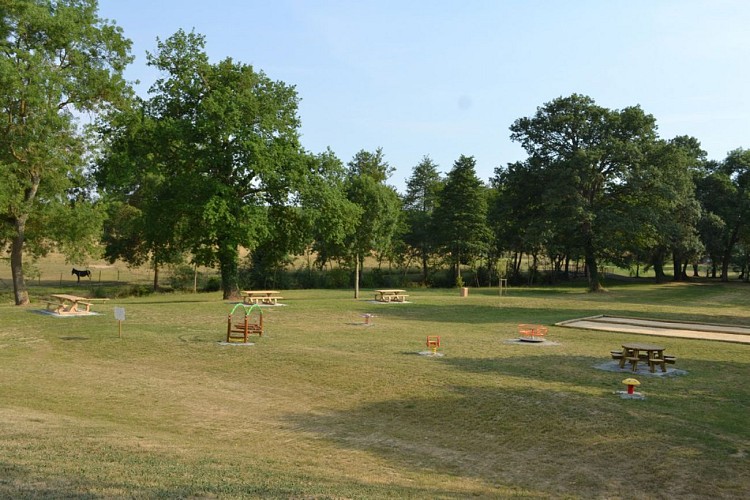 AIRE DE PIQUE-NIQUE - NUEIL-SUR-LAYON