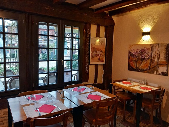 Auberge la Colomb'auge avec vue sur la place - Beuvron-en-Auge