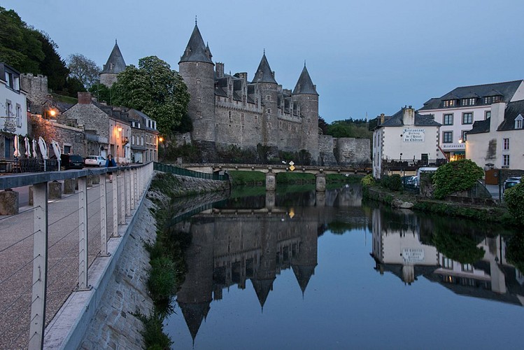 L’Oust, une rivière canalisée